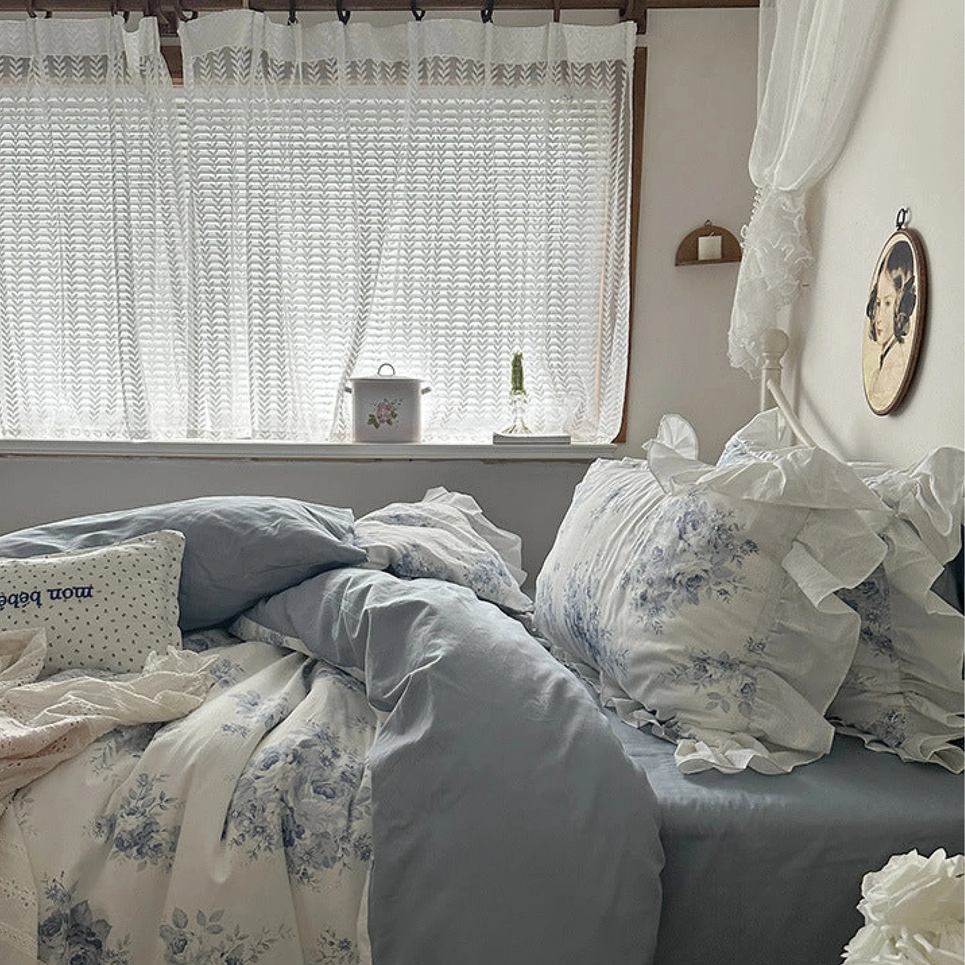 VibeCore Blue Florals Ruffled Duvet Cover Set Side View